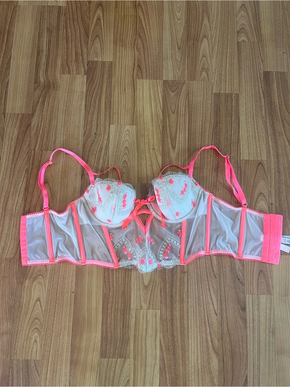 NWT- Victoria’s Secret.  Sheer Lace Embroidered Underwire Bra